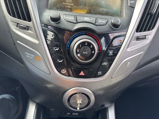 Used 2013 Hyundai Veloster w/ Style Pkg image 18
