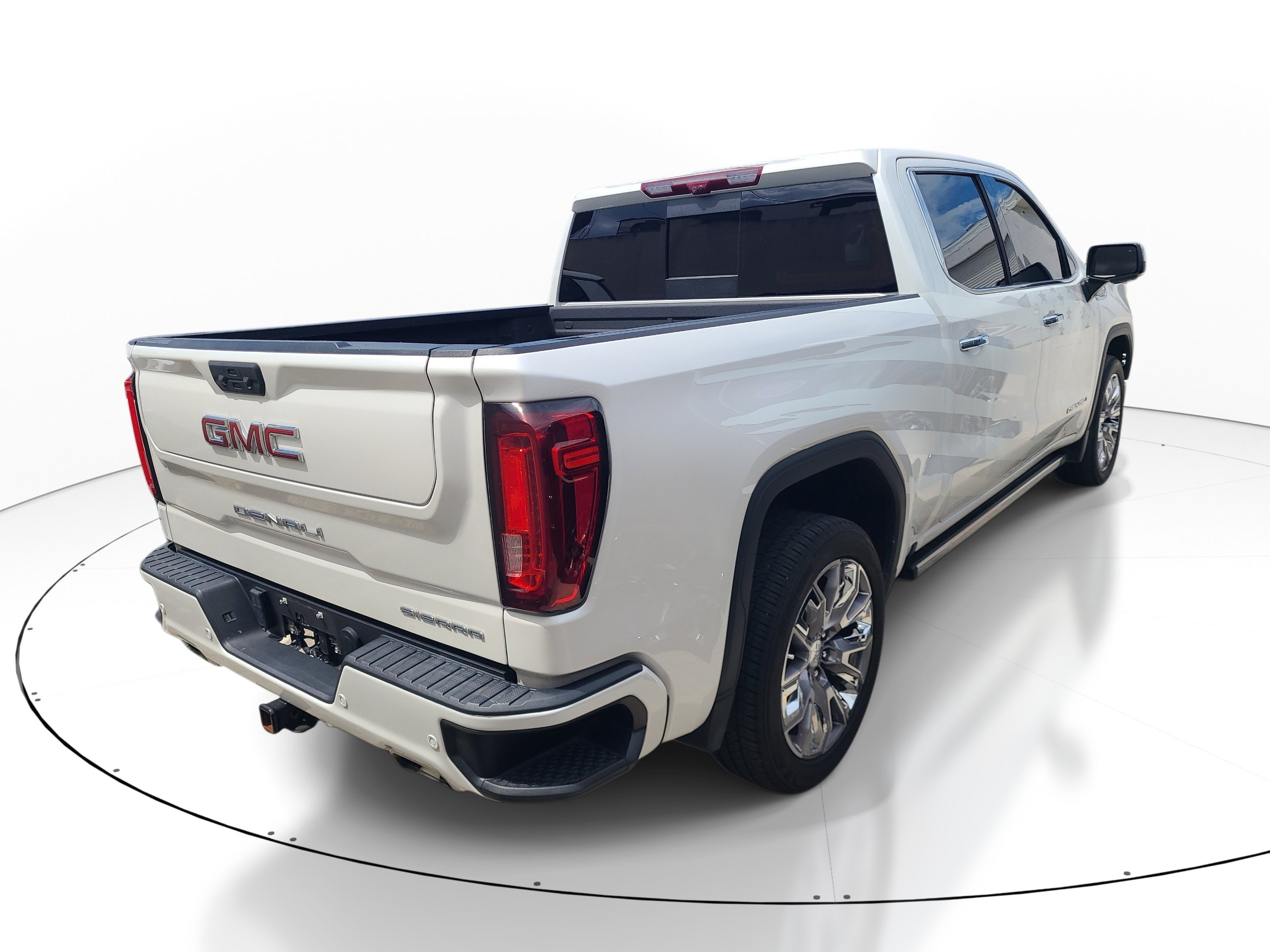 Used 2024 GMC Sierra 1500 Denali w/ Denali Reserve Package AWD/4WD image 9