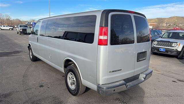 Used 2017 Chevrolet Express 3500 LT w/ LT Preferred Equipment Group image 4