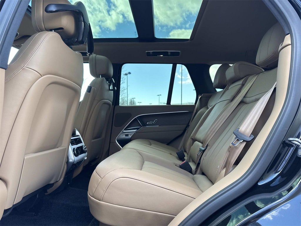New 2026 Land Rover Range Rover SE image 14