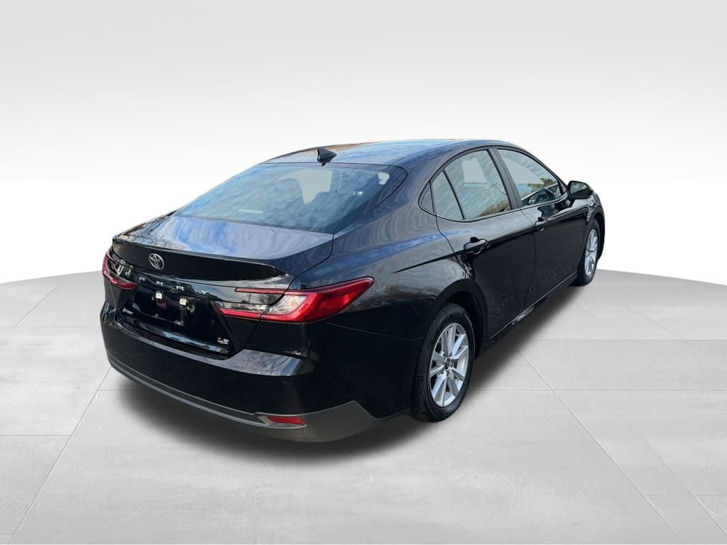 Used 2025 Toyota Camry LE image 5