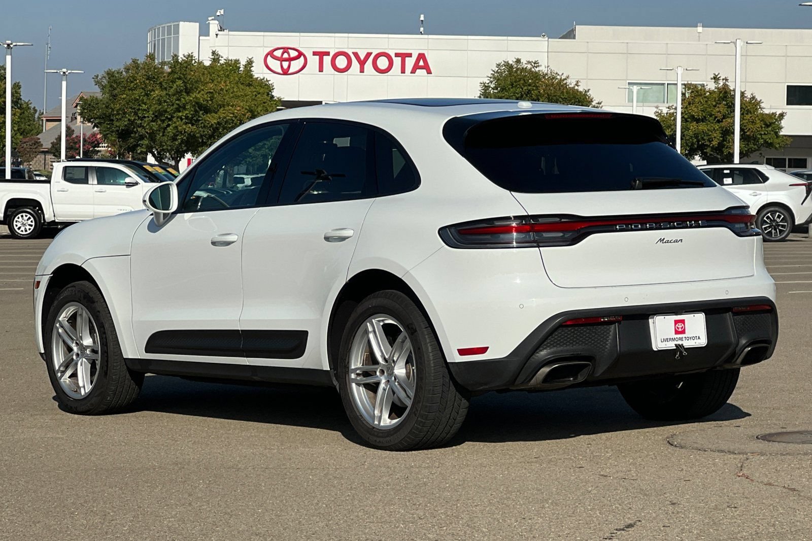 Used 2024 Porsche Macan AWD/4WD image 6
