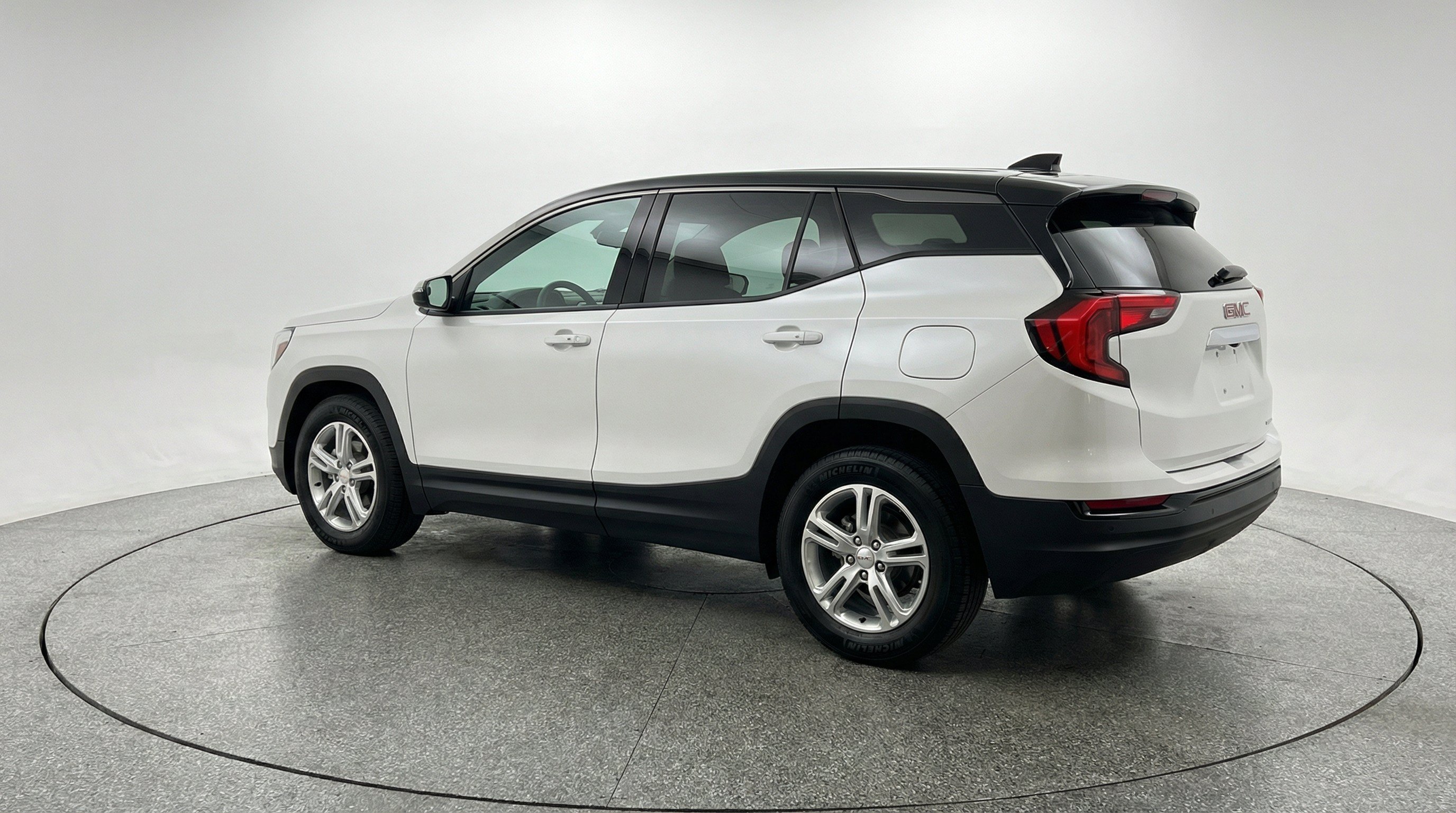 Used 2024 GMC Terrain SLE FWD image 6