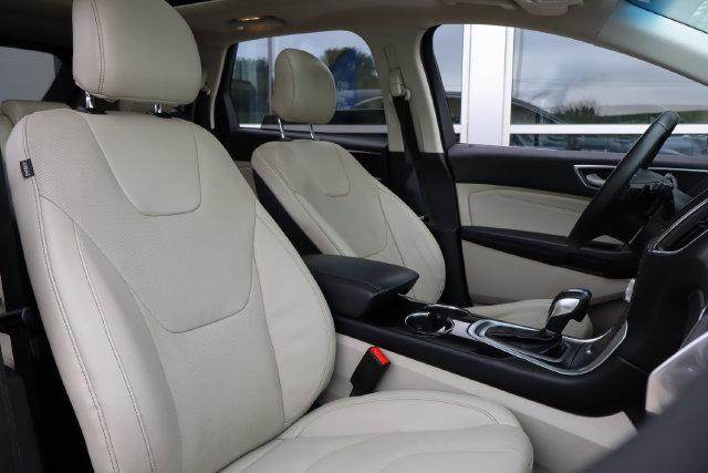 Used 2018 Ford Edge Titanium w/ Equipment Group 301A AWD/4WD image 38