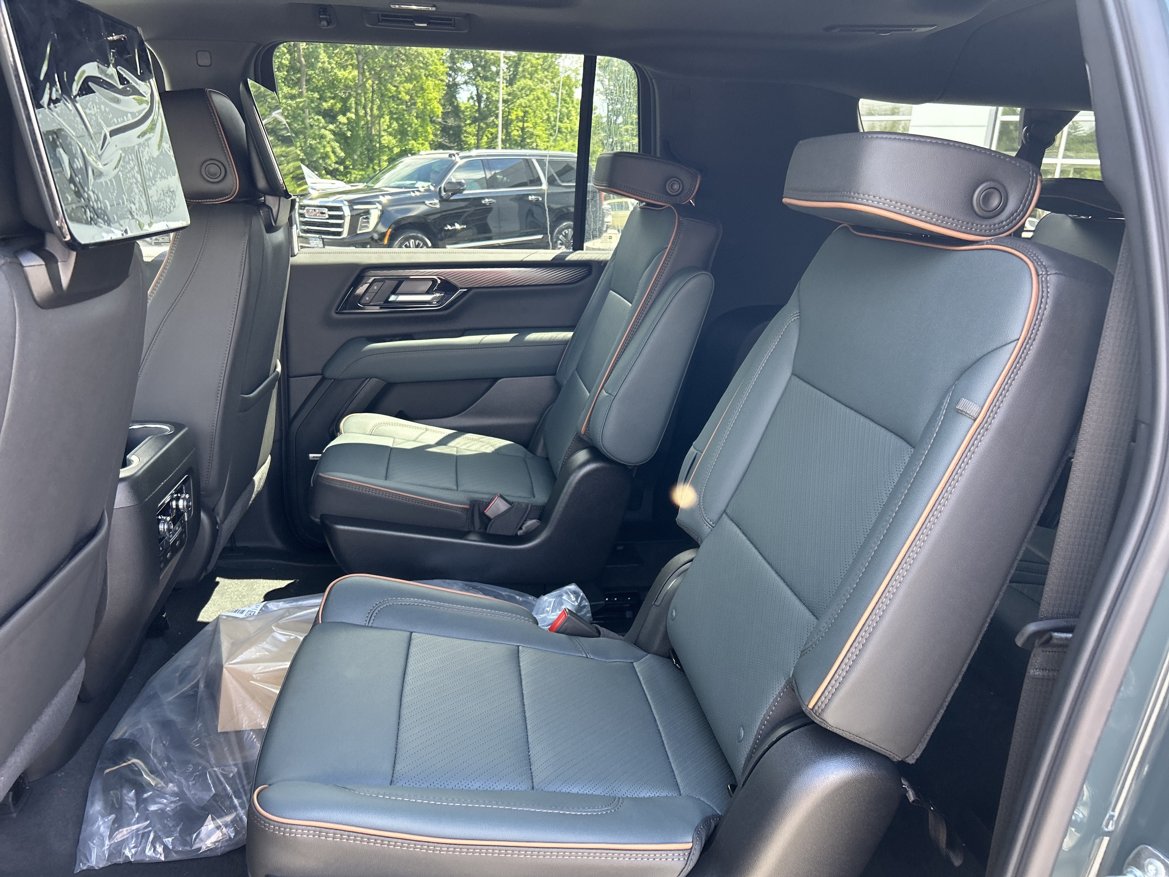 New 2026 GMC Yukon XL AT4 w/ AT4 Premium Plus Package AWD/4WD image 31