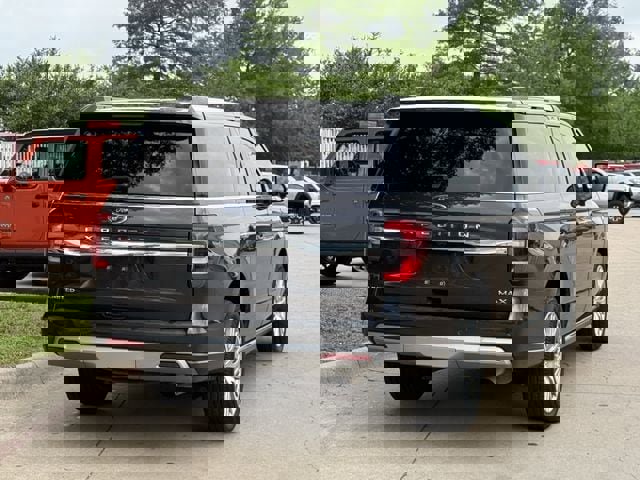 Used 2023 Ford Expedition Max Limited AWD/4WD image 4