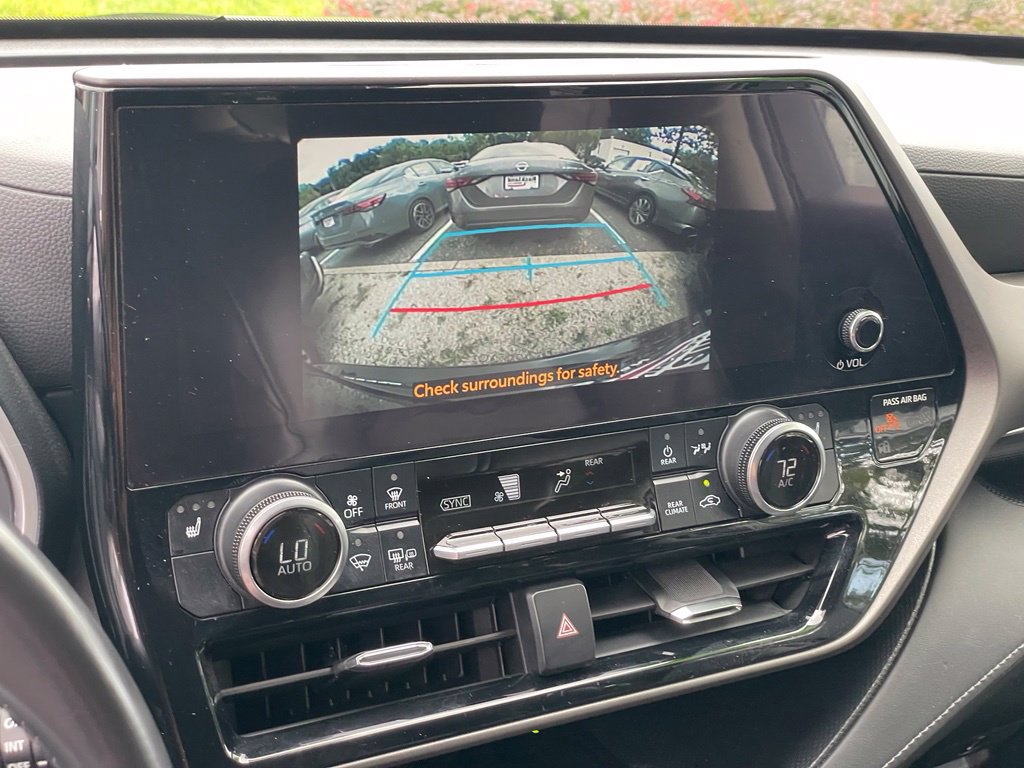 Used 2023 Toyota Highlander XLE AWD/4WD image 25