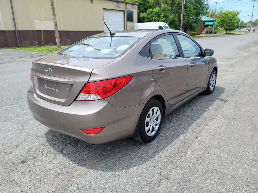 Used 2012 Hyundai Accent GLS FWD image 5