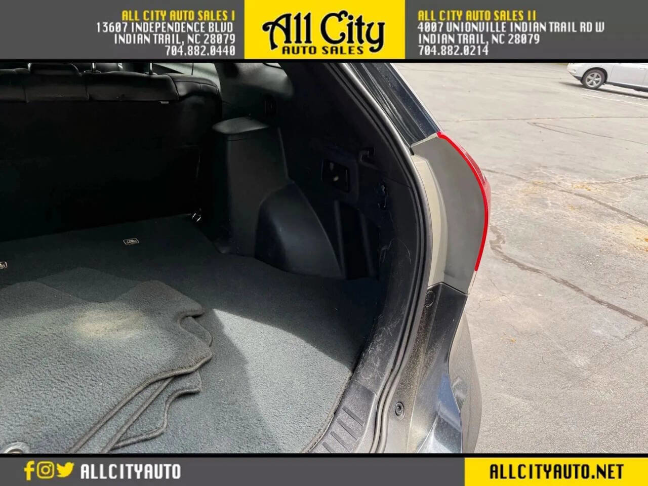 Used 2013 Toyota Venza XLE image 35