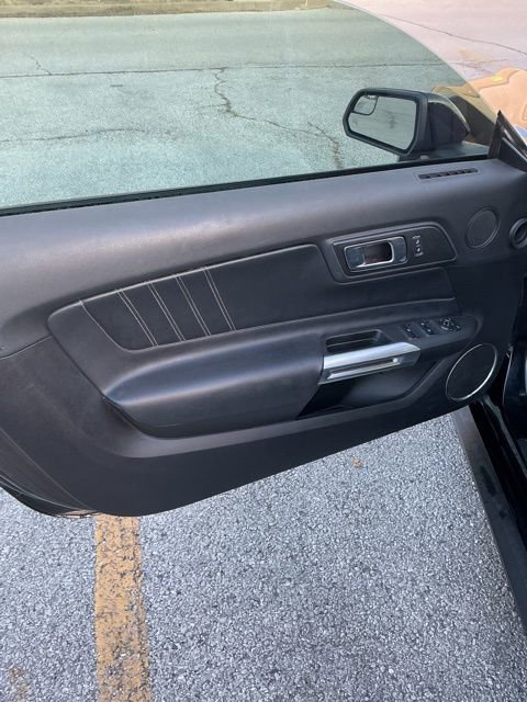 Used 2019 Ford Mustang Premium image 10