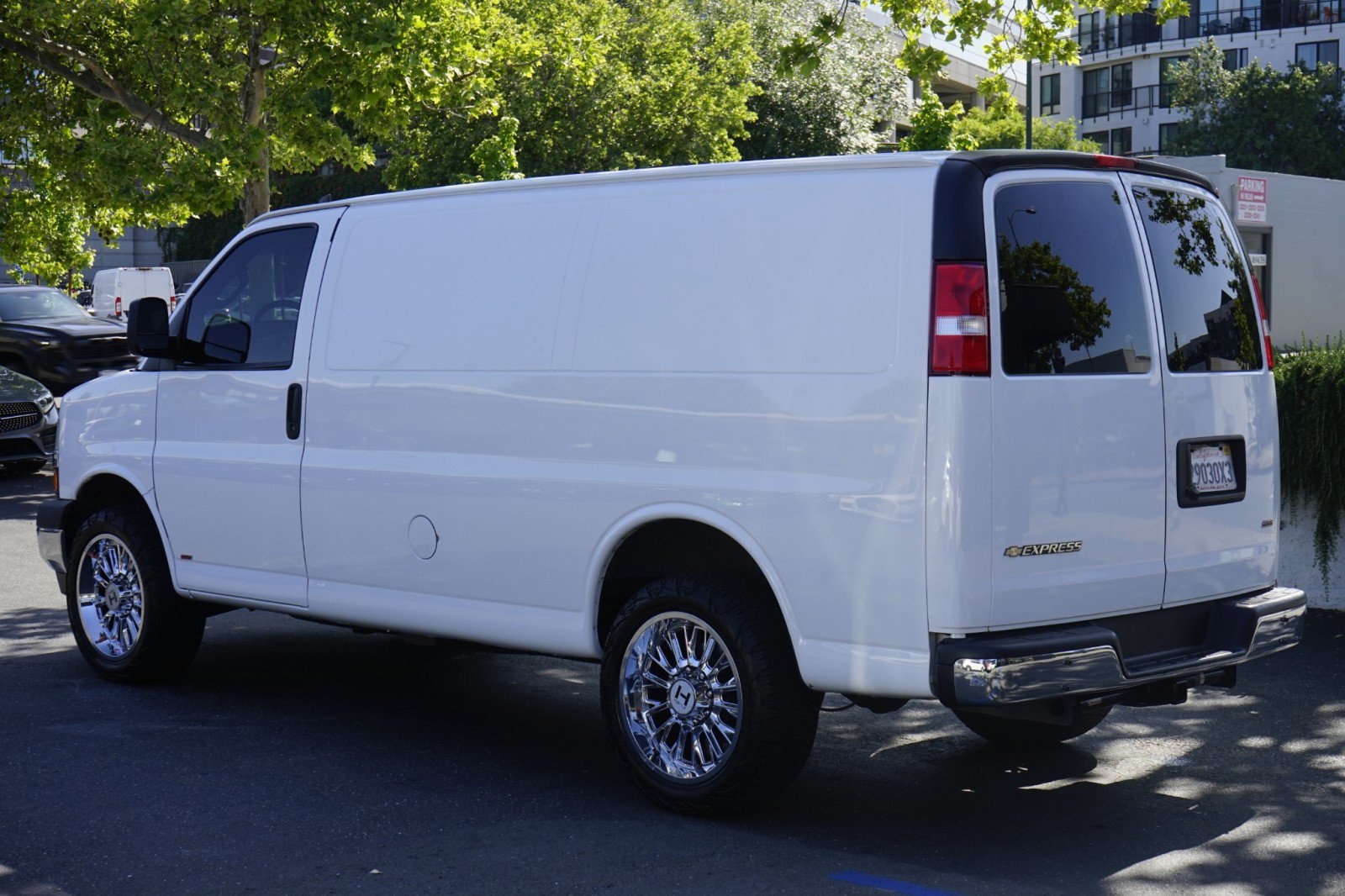 Used 2021 Chevrolet Express 2500 w/ Driver Convenience Package image 12