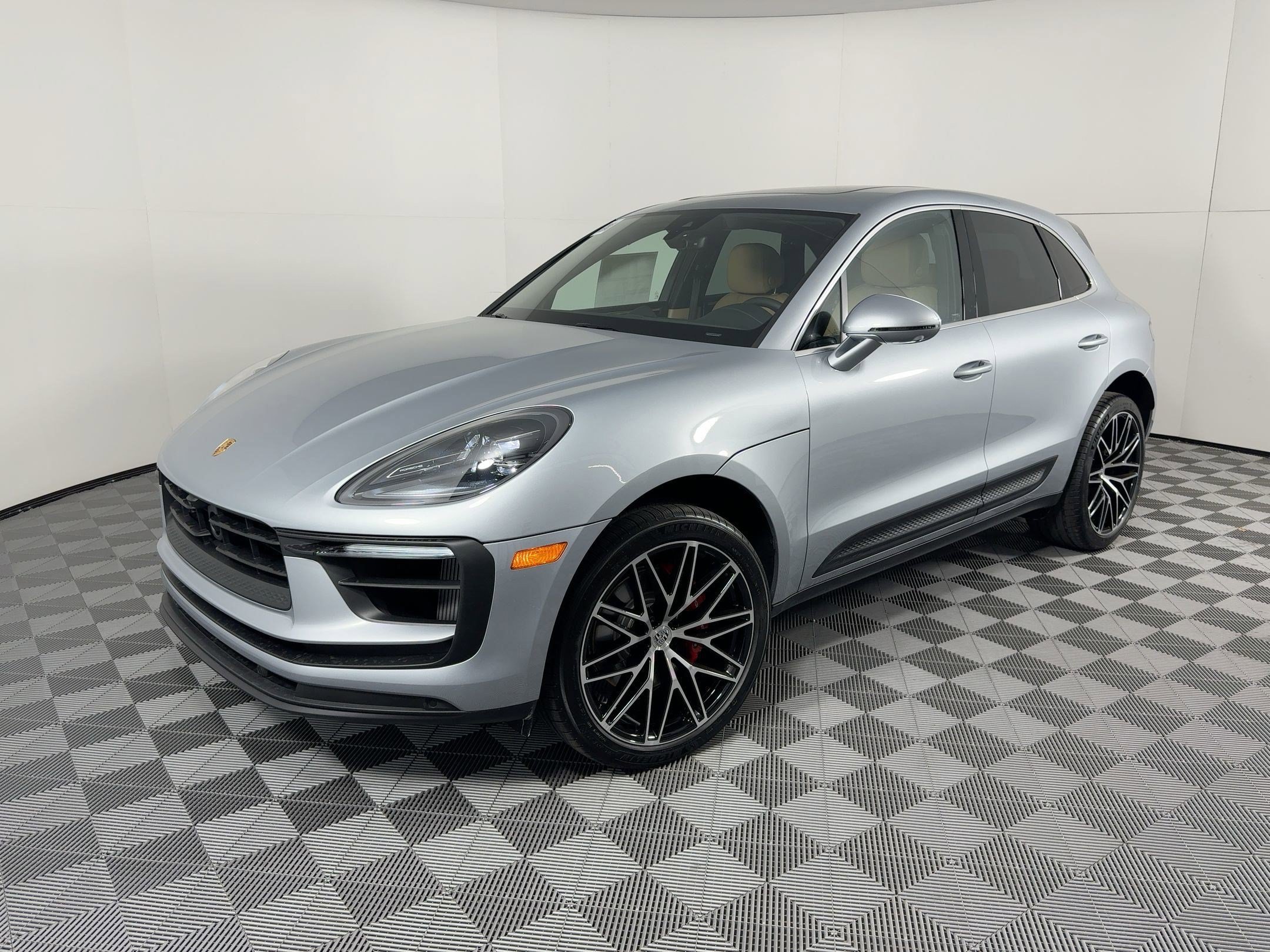 Certified 2026 Porsche Macan S AWD/4WD image 1