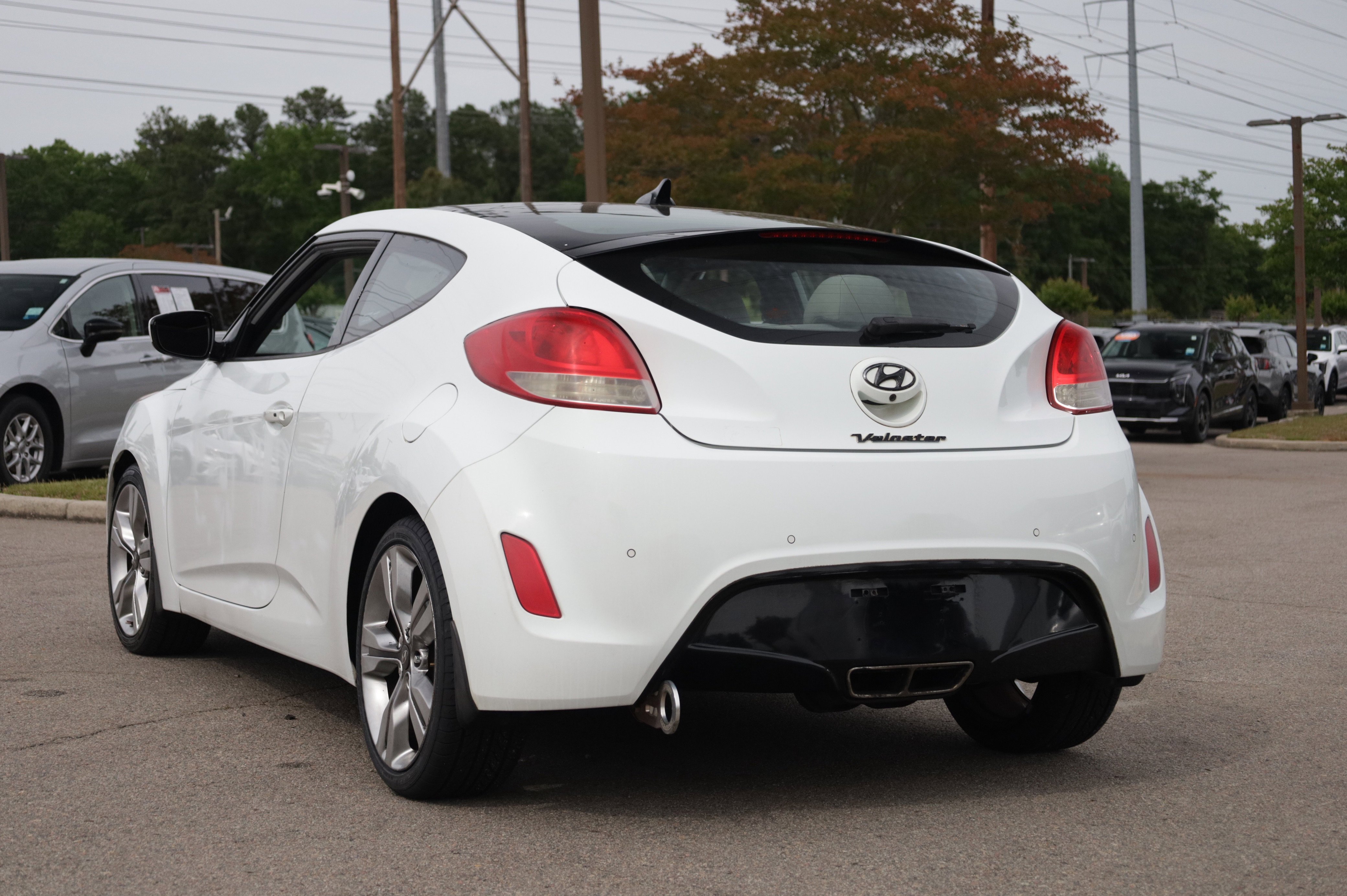 Used 2013 Hyundai Veloster w/ Tech Pkg FWD image 3