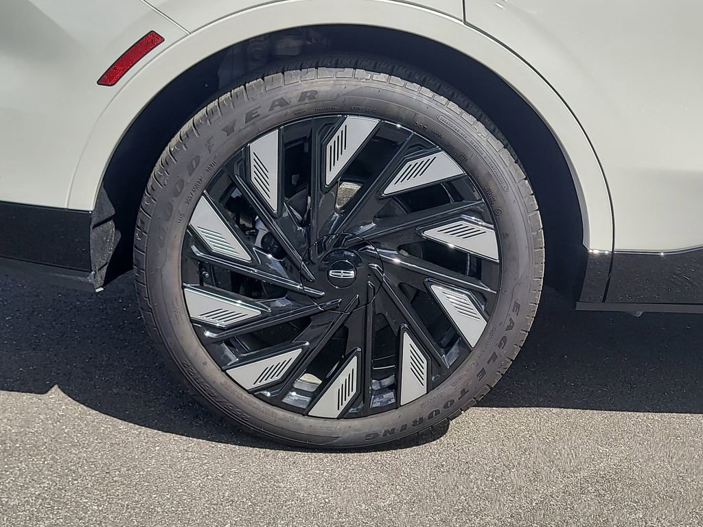 Used 2024 Lincoln Nautilus Reserve w/ Equipment Group 202A image 5