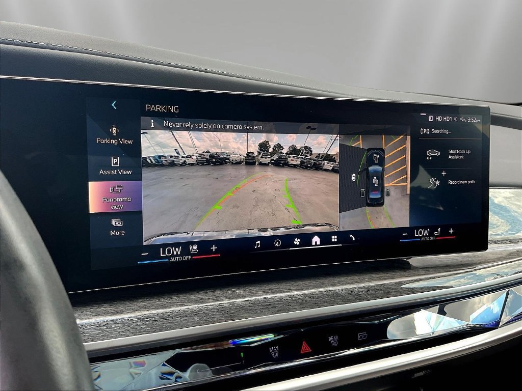 Used 2024 BMW i7 xDrive60 AWD/4WD image 14