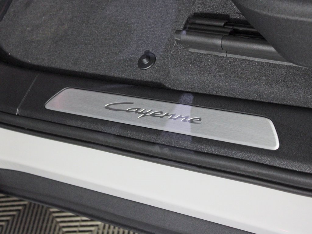 Used 2025 Porsche Cayenne E-Hybrid image 18
