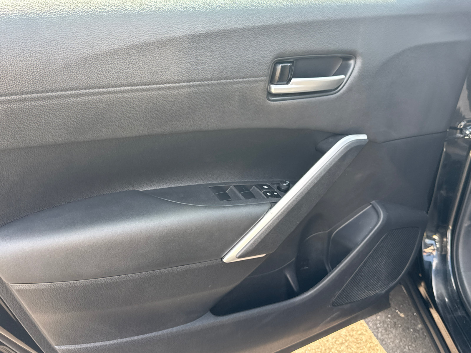 Used 2024 Toyota Corolla Cross AWD Hybrid image 11