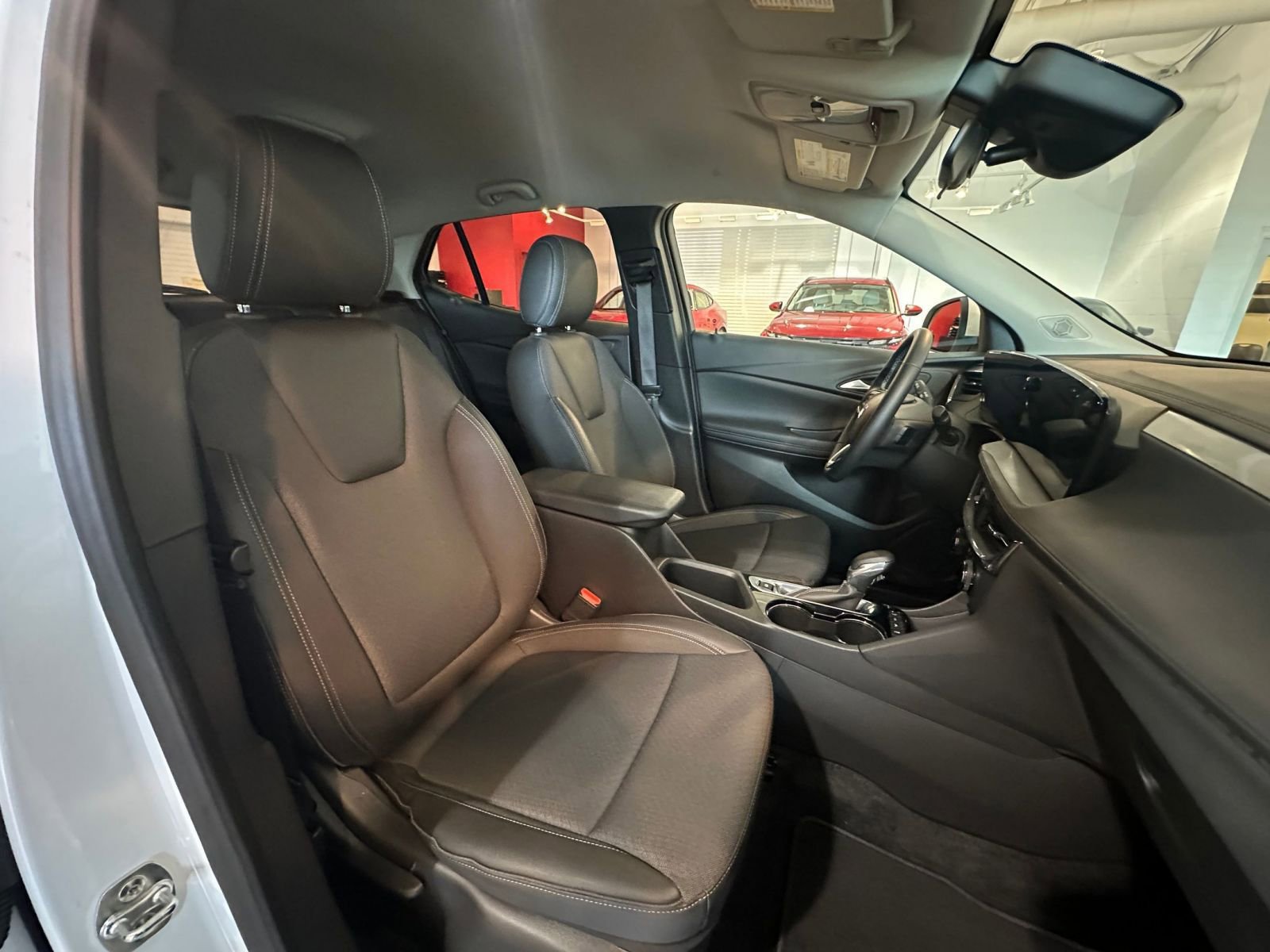 Used 2025 Buick Encore GX Preferred image 34