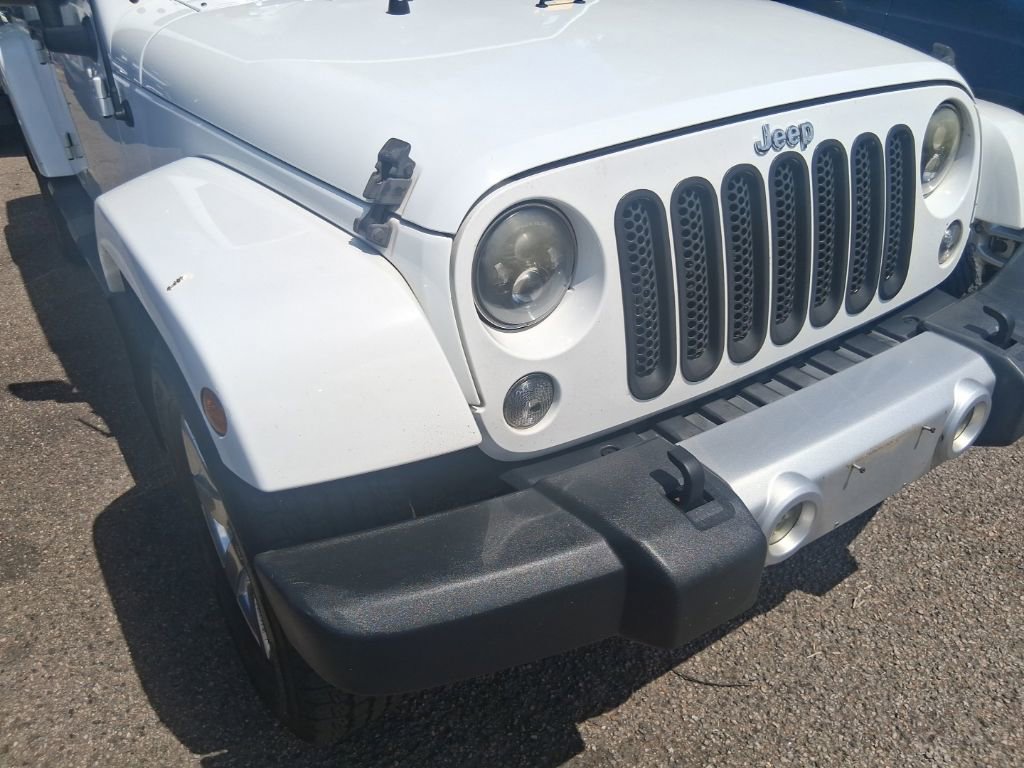 Used 2015 Jeep Wrangler Unlimited Sahara w/ Connectivity Group AWD/4WD image 18