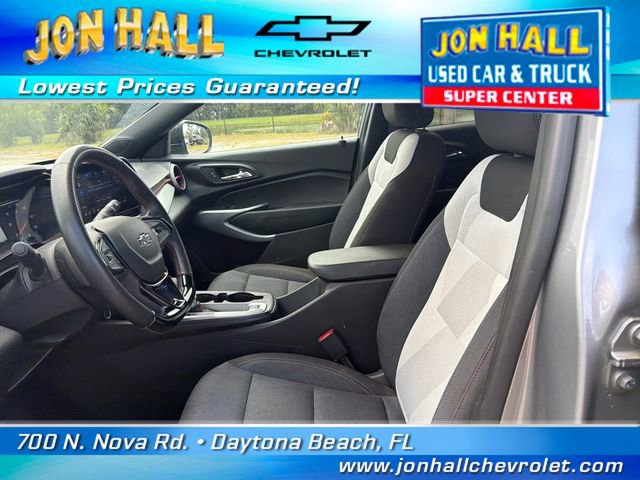 Used 2025 Chevrolet Trax RS w/ Driver Confidence Package FWD image 18