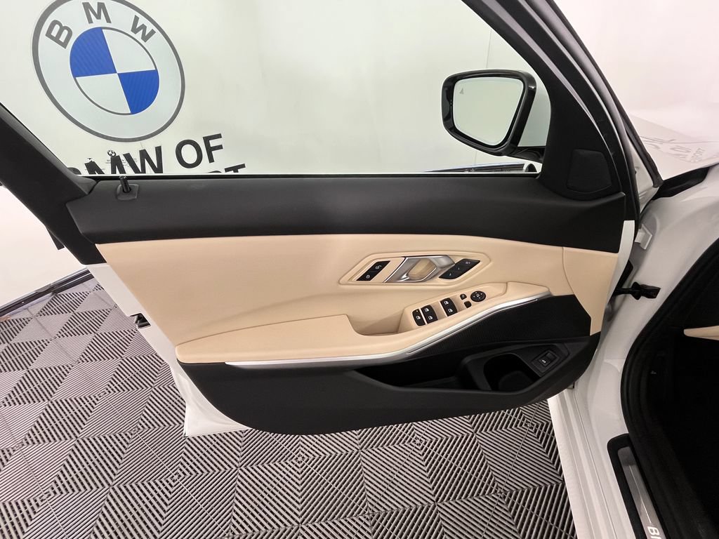 Certified 2024 BMW 330i xDrive Sedan w/ Convenience Package AWD/4WD image 24