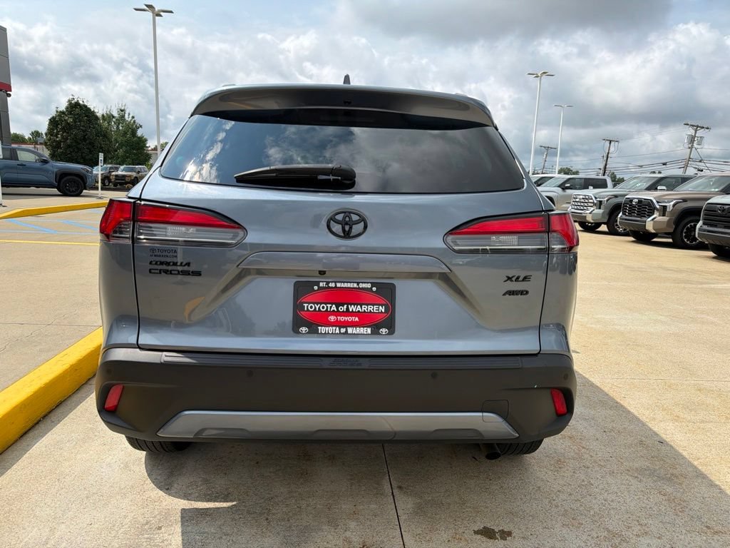 Used 2023 Toyota Corolla Cross XLE w/ Black Badges Package (TMS) AWD/4WD image 4