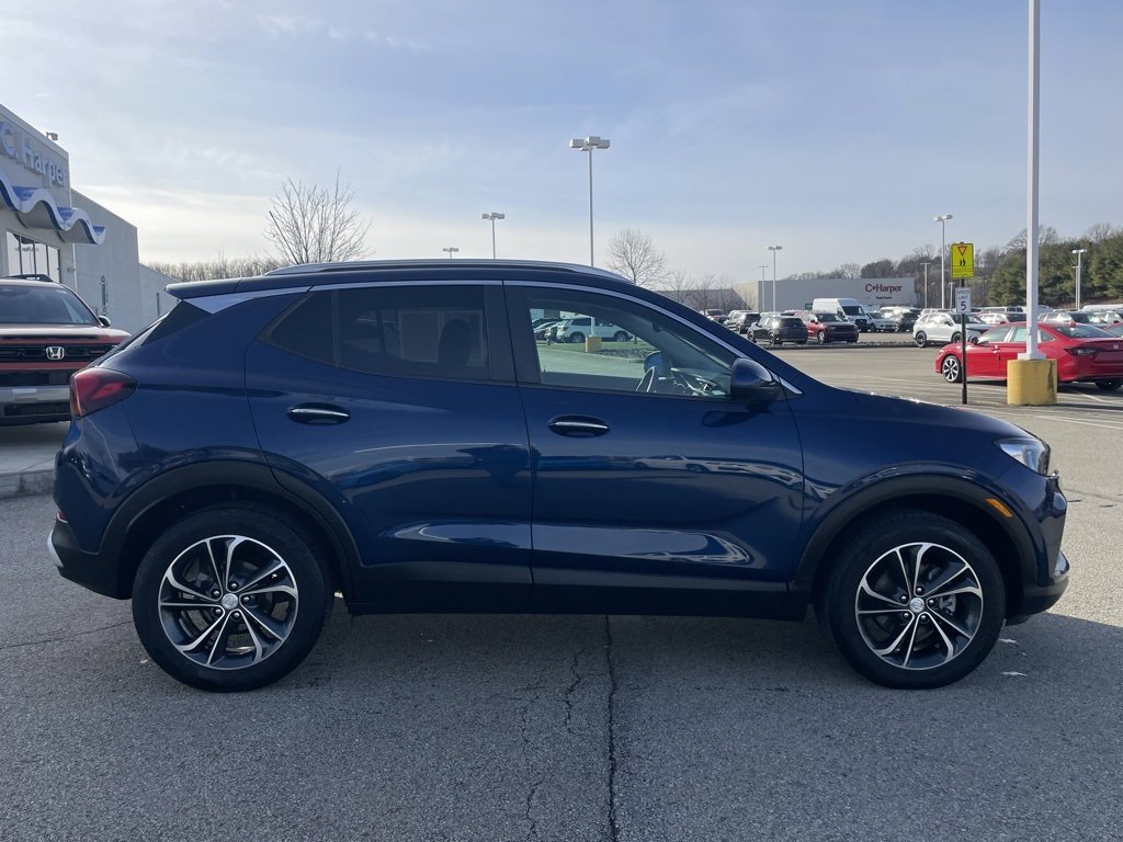 Used 2022 Buick Encore GX Select image 2