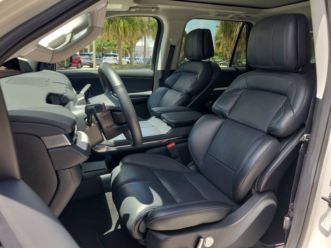 Used 2026 Lincoln Navigator Reserve AWD/4WD image 13