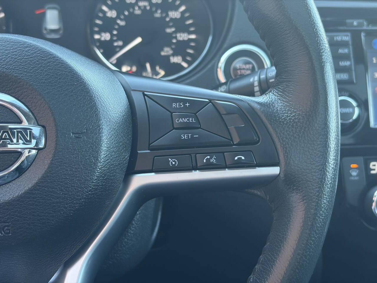 Used 2017 Nissan Rogue SV image 29