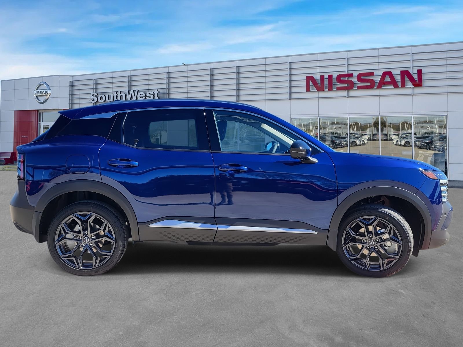 New 2026 Nissan Kicks SR w/ SR Premium Package FWD image 5