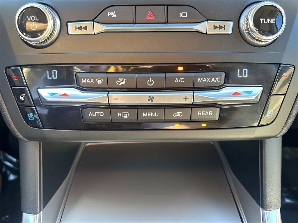 Used 2020 Ford Explorer Limited image 22