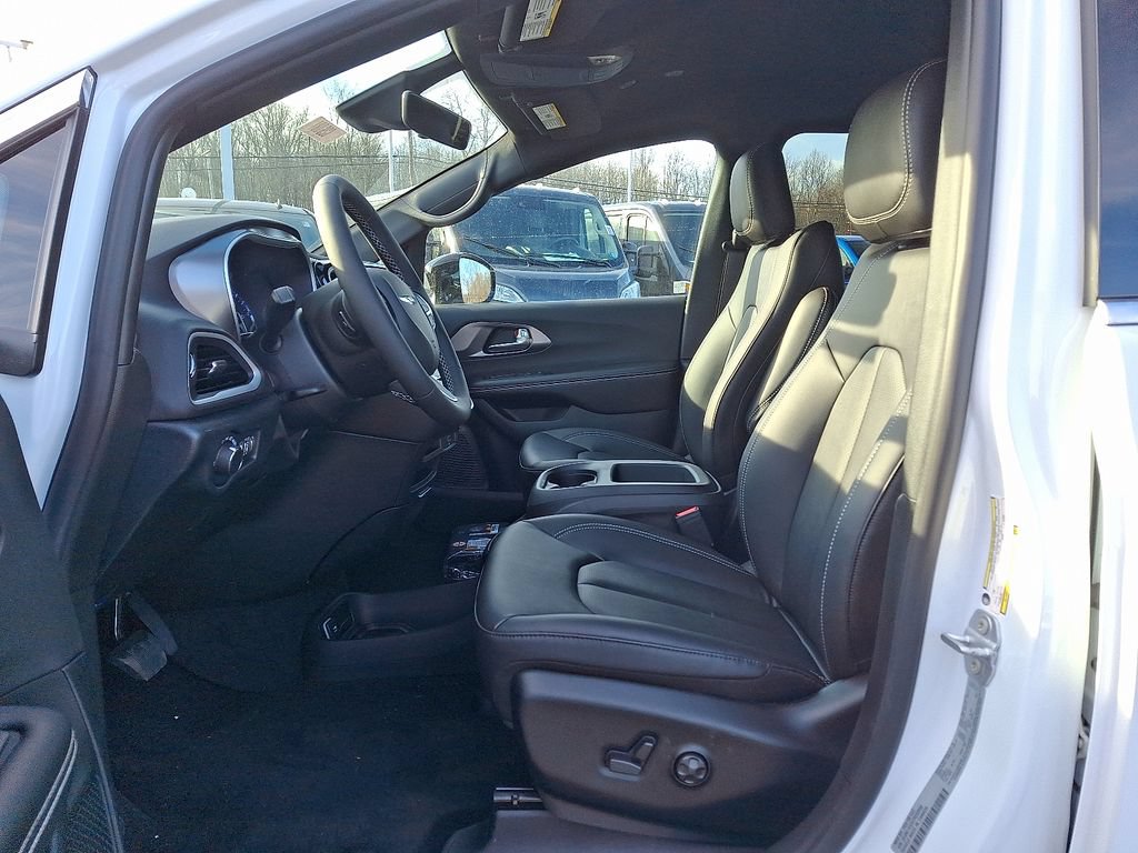 New 2026 Chrysler Voyager LX FWD image 10