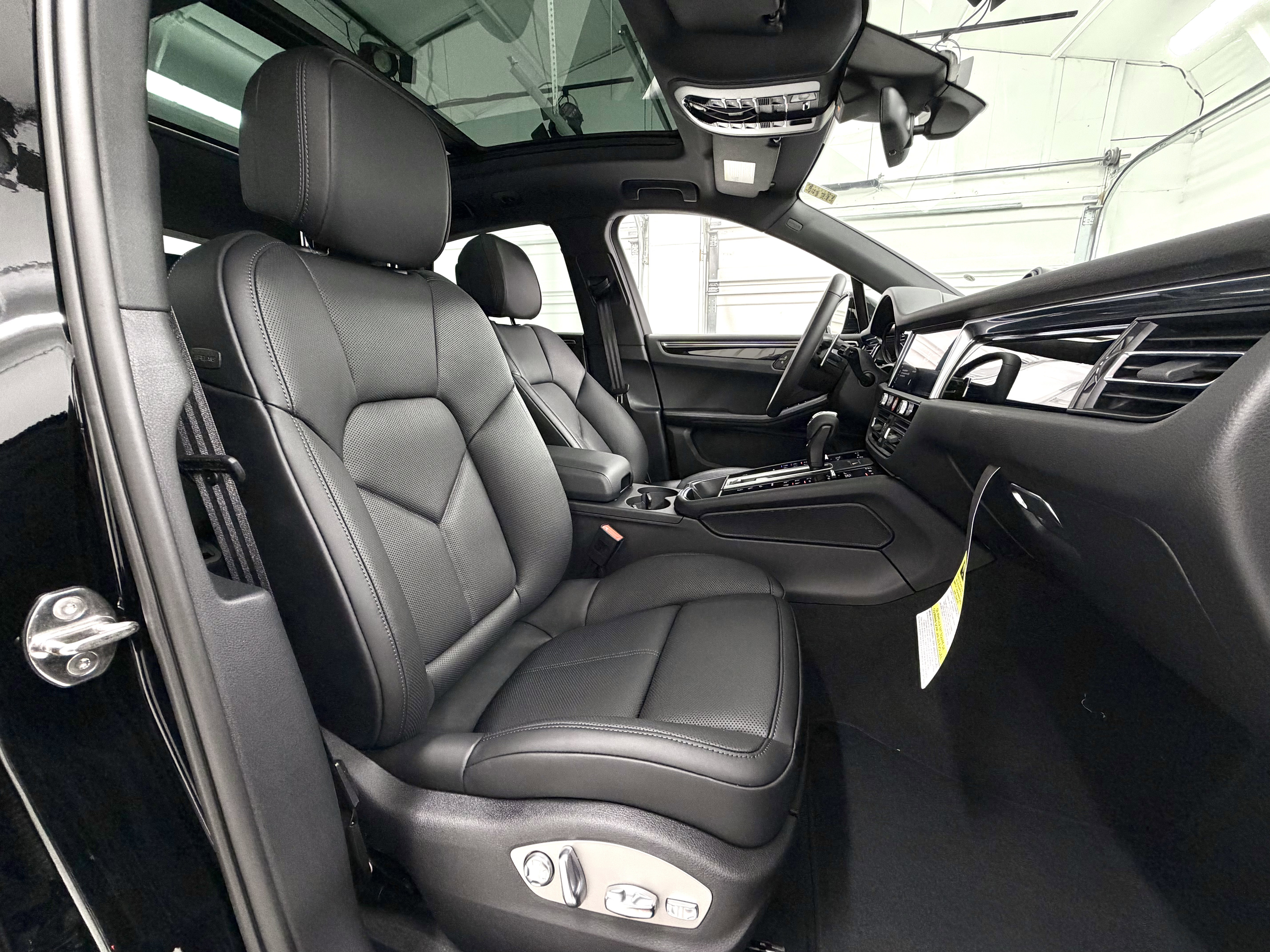 New 2026 Porsche Macan image 23