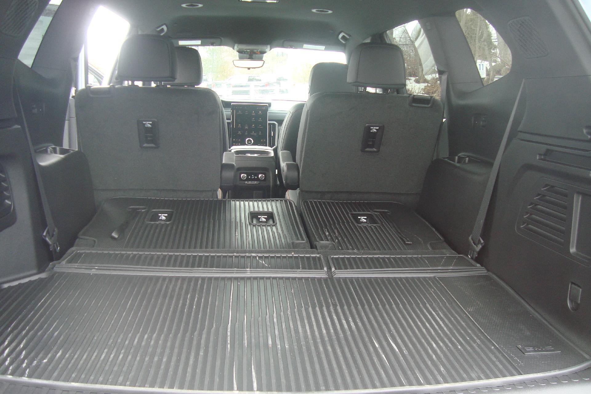 New 2026 GMC Acadia AT4 w/ LPO, Floor Liner Package AWD/4WD image 18