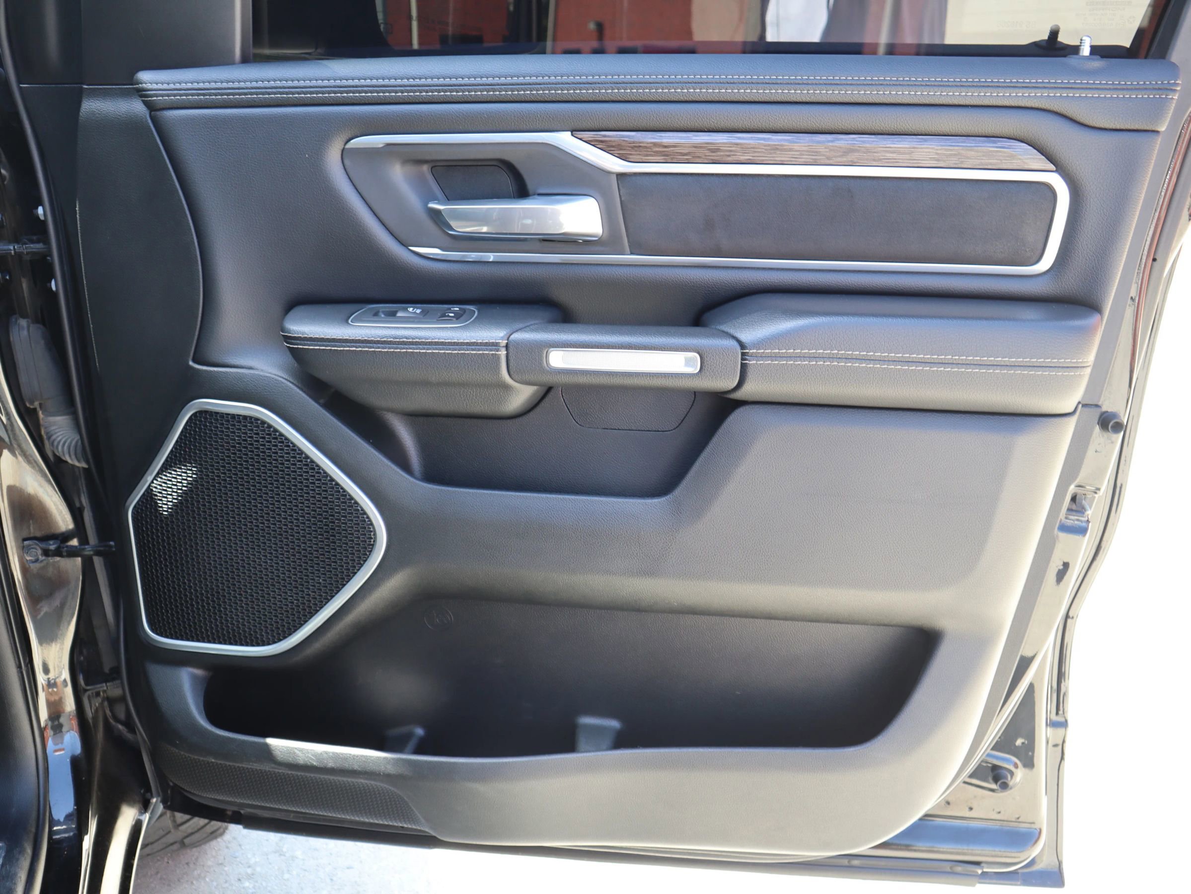 Used 2020 RAM 1500 Laramie image 34