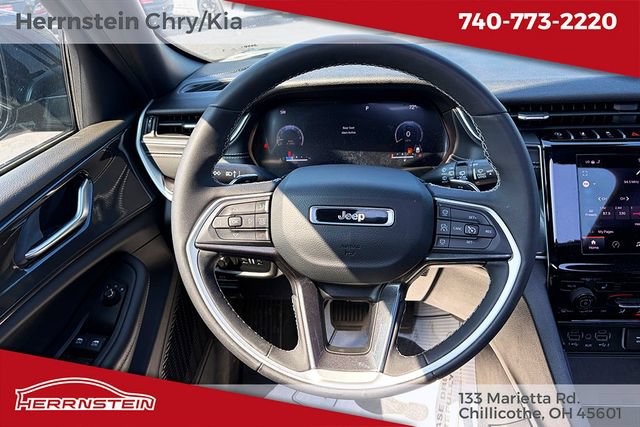 Used 2023 Jeep Grand Cherokee Altitude AWD/4WD image 7
