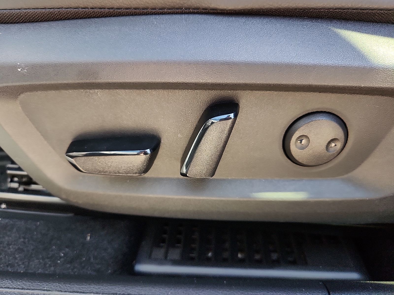 Used 2025 Nissan Rogue SL w/ SL Premium Package image 15