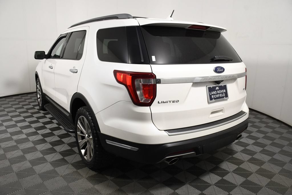 Used 2018 Ford Explorer Limited w/ Equipment Group 301A AWD/4WD image 4