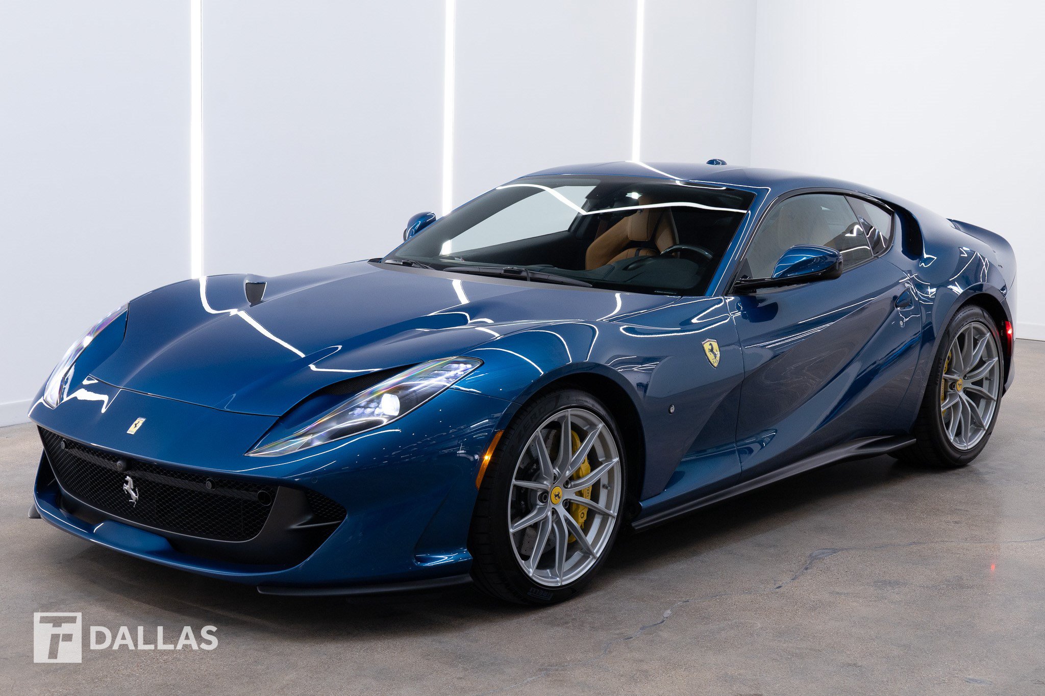 Used 2018 Ferrari 812 Superfast RWD image 2