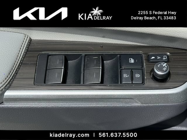 Used 2021 Toyota Sienna Limited FWD image 17