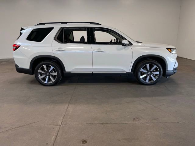 Used 2025 Honda Pilot Touring image 2