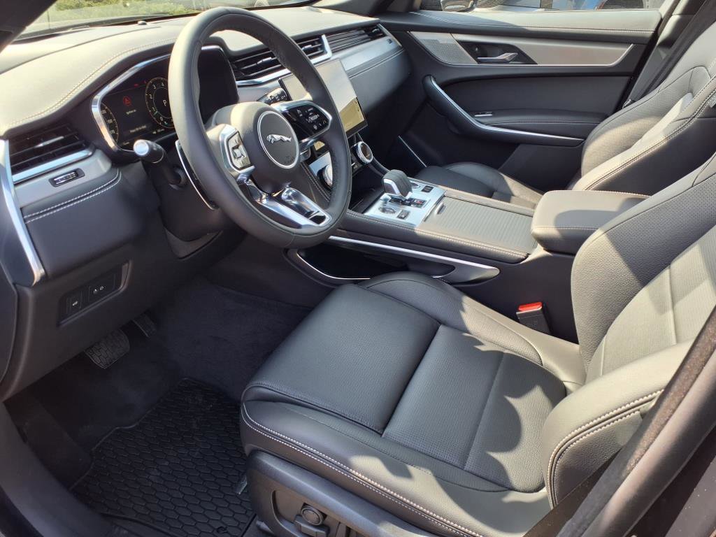 New 2026 Jaguar F-PACE R-Dynamic S image 17