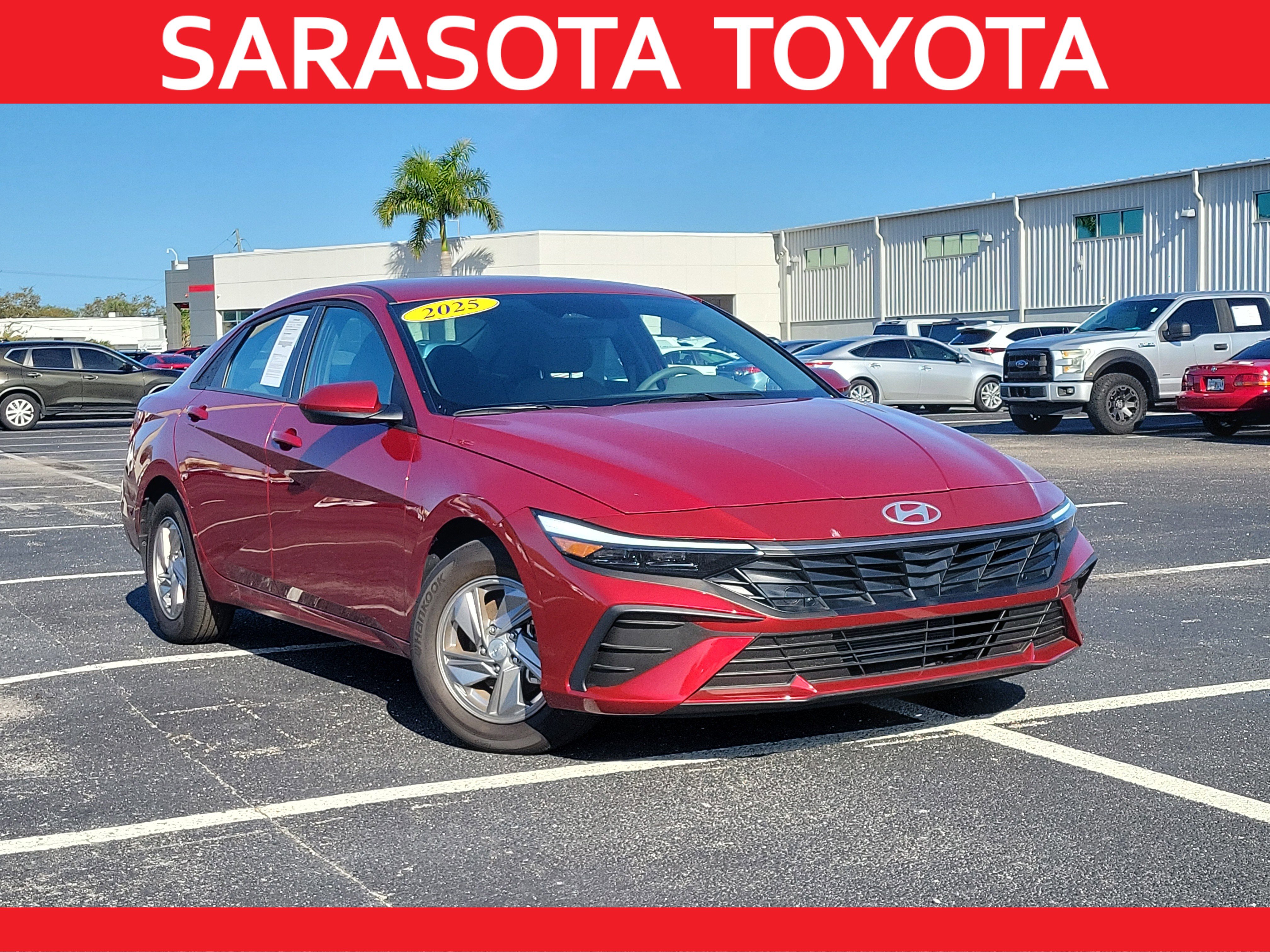 Used 2025 Hyundai Elantra SE image 1