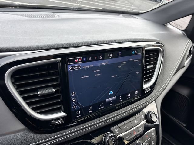 Used 2025 Chrysler Pacifica Limited FWD image 20