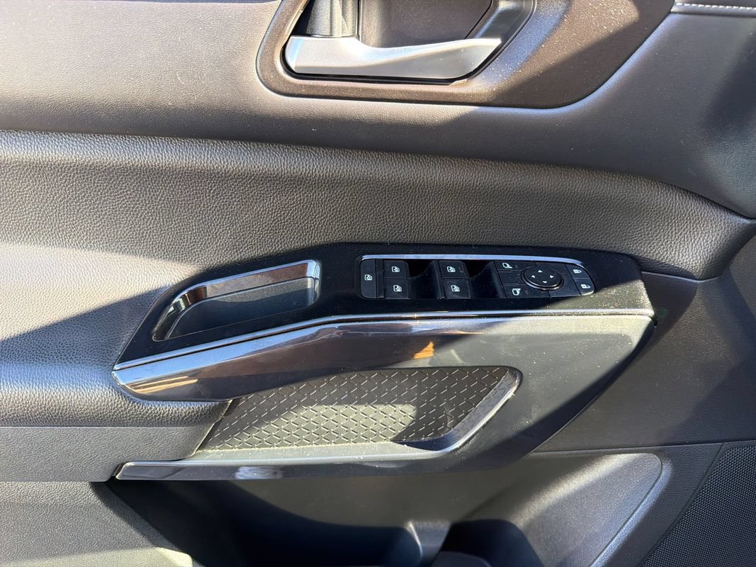 Used 2022 Nissan Pathfinder SV AWD/4WD image 25