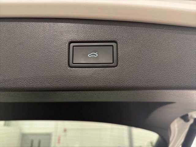 Used 2024 Volkswagen Tiguan SEL R-Line image 14