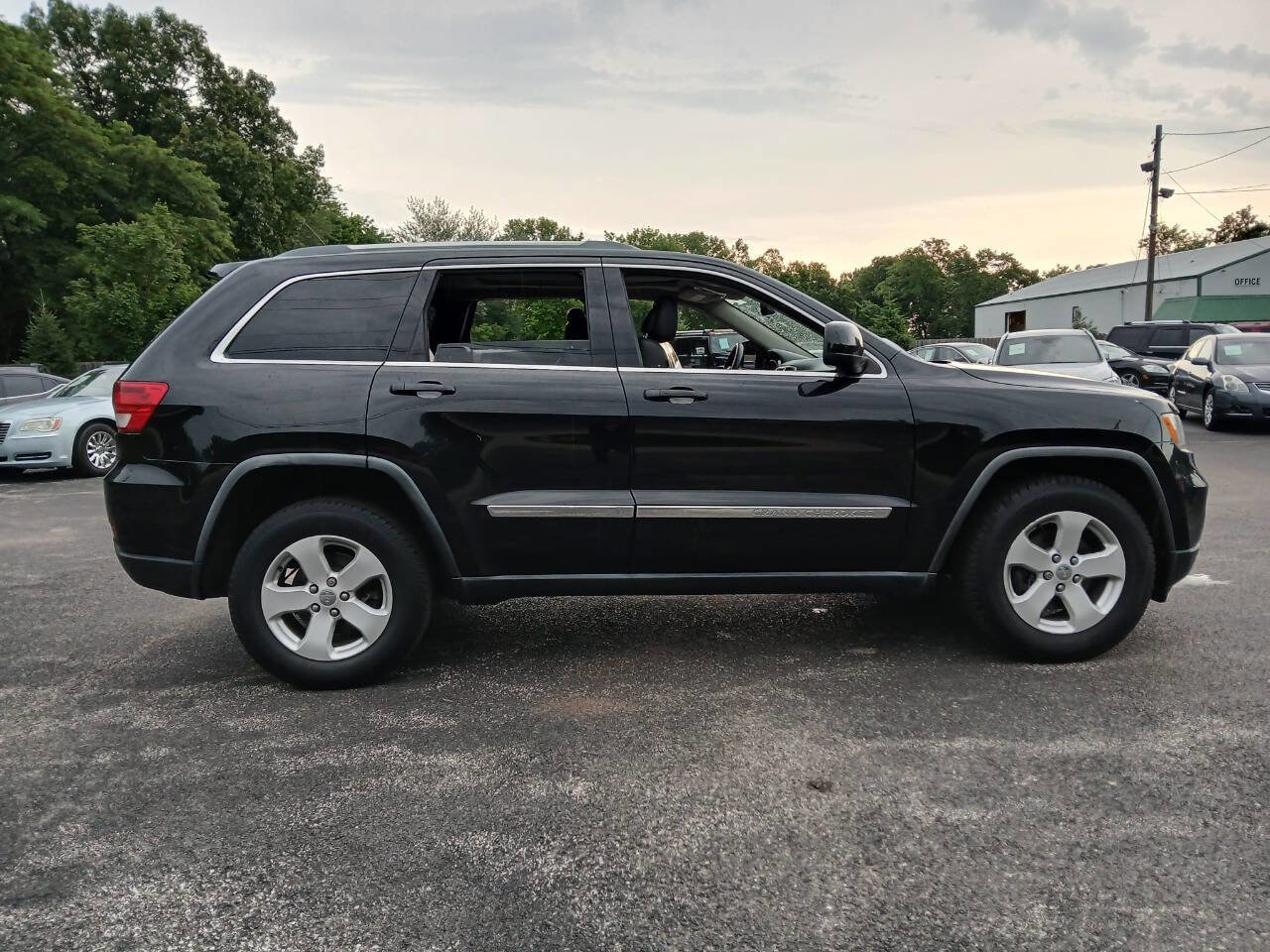 Used 2012 Jeep Grand Cherokee Laredo image 4