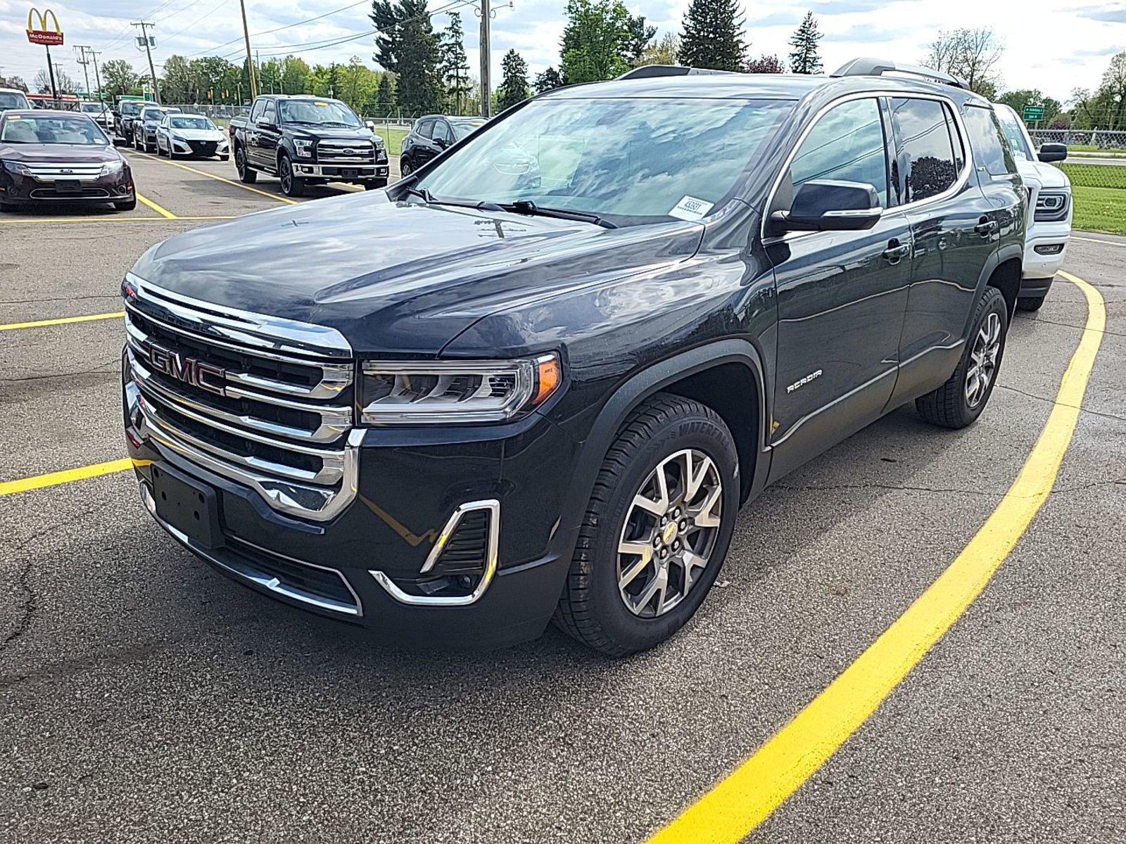 Used 2020 GMC Acadia SLT AWD/4WD image 1