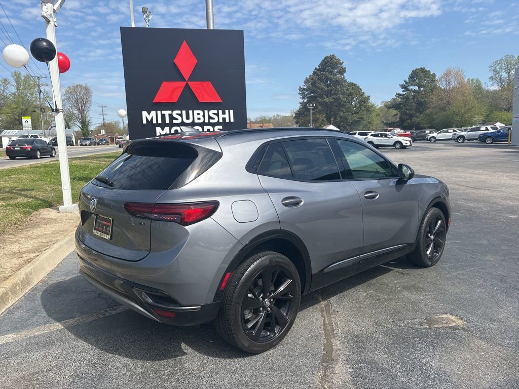 Used 2022 Buick Envision Essence w/ Sport Touring Package FWD image 4