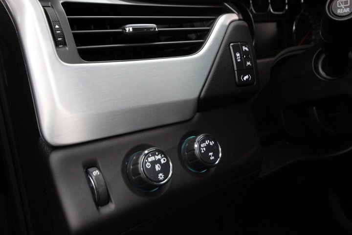 Used 2018 GMC Yukon SLE w/ SLE Value Package image 16